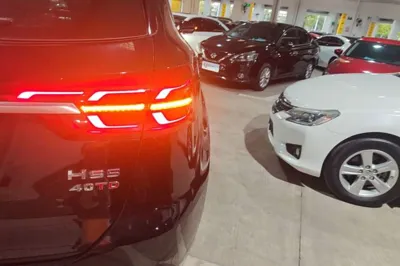 Hongqi HS5