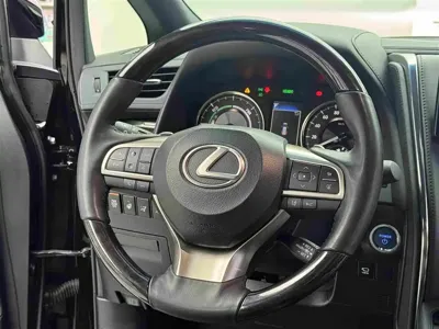Lexus LM