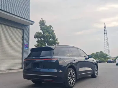 Nio ES8