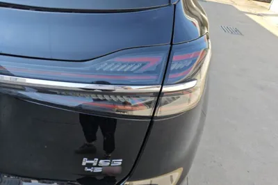 Hongqi HS5