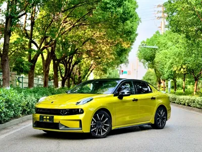 Lynk & Co 03