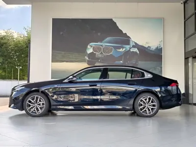 BMW i5