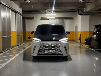 Lexus LM