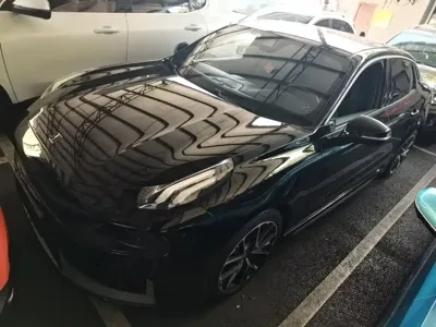 Lynk & Co 03