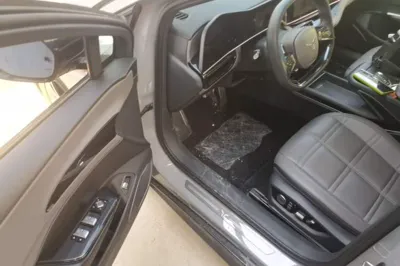Hongqi EH7