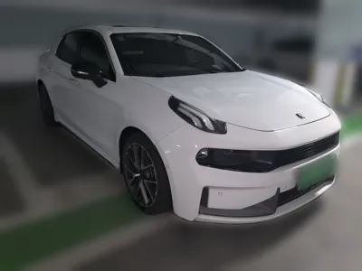 Lynk & Co 03