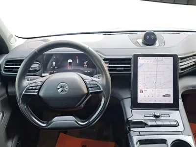 Nio ES8