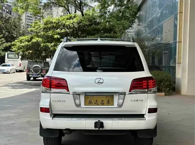 Lexus LX