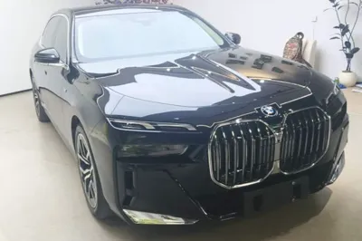 BMW i7
