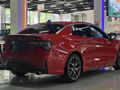 Lynk & Co 03