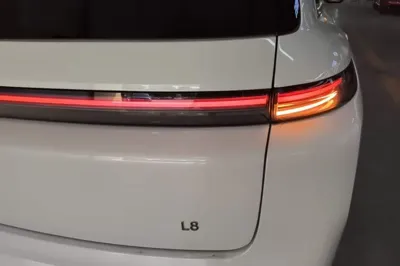 Li Auto L8