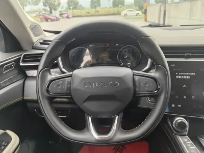 Lynk & Co 05