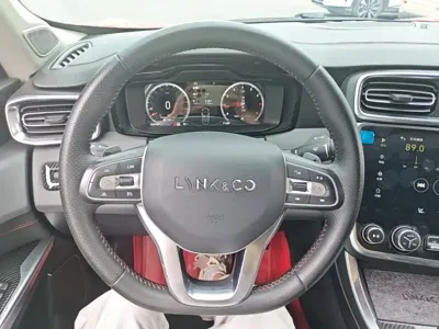 Lynk & Co 01