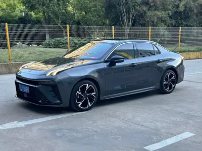 Lynk & Co 03