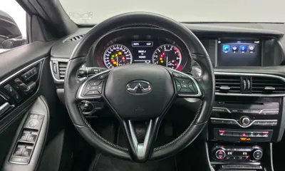 Infiniti Q30