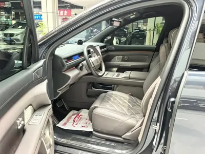 Nio ES8