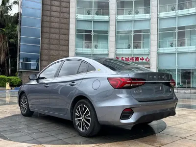 Roewe i5