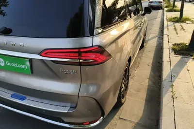 Roewe iMAX8