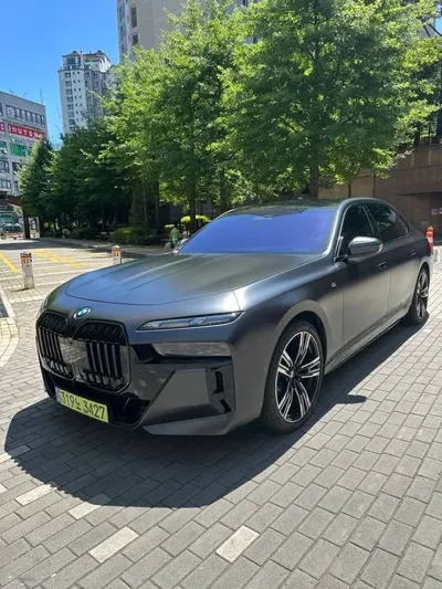 BMW i7