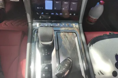 Hongqi H6