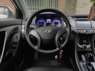 Hyundai Elantra (5th Generation