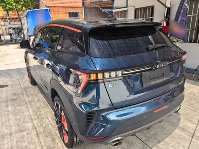 Lynk & Co 06