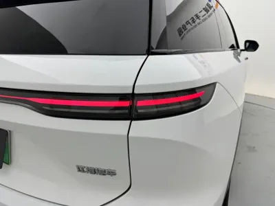 Nio ES8