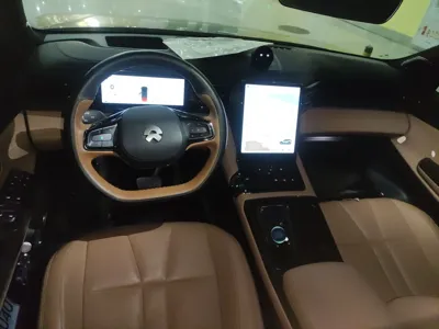 Nio ES8