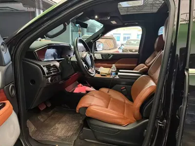 Lincoln Navigator