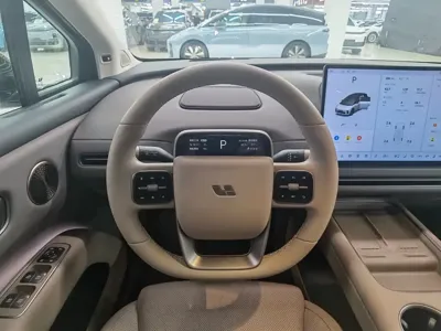 Li Auto 理想i8