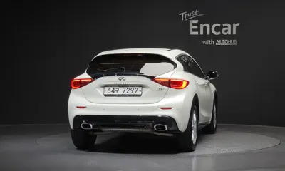 Infiniti Q30