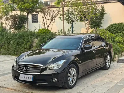 Infiniti Q70