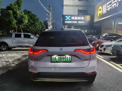 Nio ES8