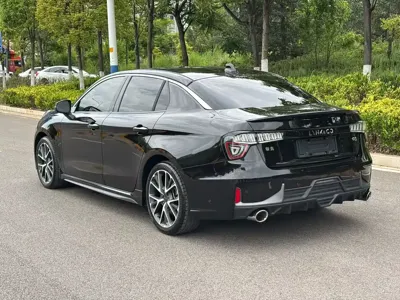 Lynk & Co 03