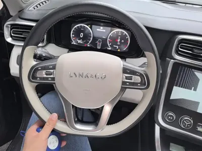 Lynk & Co 01