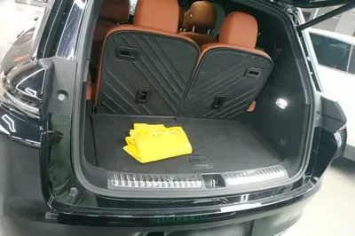 Li Auto L8