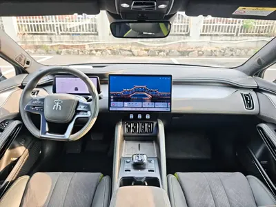 BYD L EV