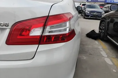 Peugeot 408