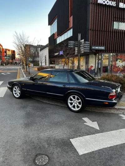 Jaguar XJ-8