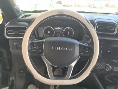 Lynk & Co 03