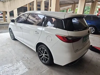 BYD MAX