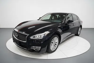 Infiniti Q70