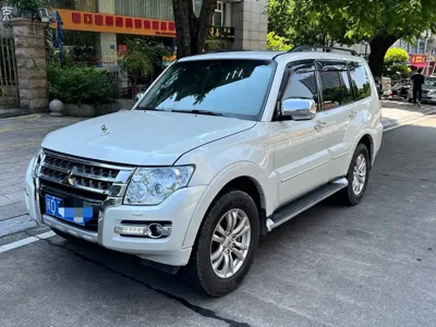 Mitsubishi Pajero (Import)