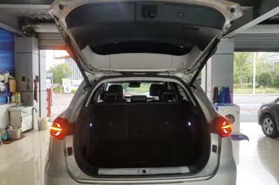 Hongqi HS5