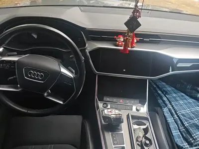 Audi A7L