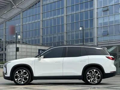 Nio ES8