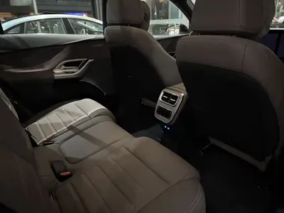 Mercedes-Benz 奔驰GLC新能源