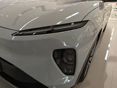 Nio ES8