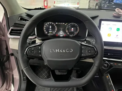 Lynk & Co 06