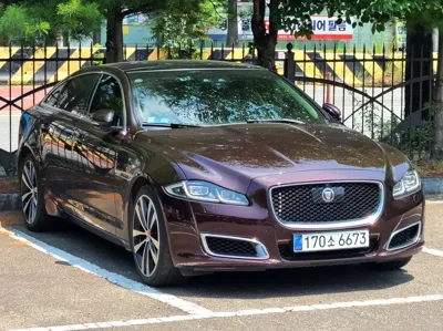 Jaguar XJ